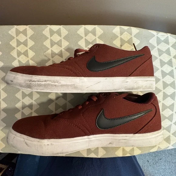 Nike maroon skate shoe - Picture 4 of 5